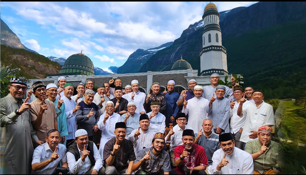 Silaturahmi Pengurus Yayasan Ummul Qur'an dan Jama'ah Al-Ittihad di rumah H. Dwi Wijayanto